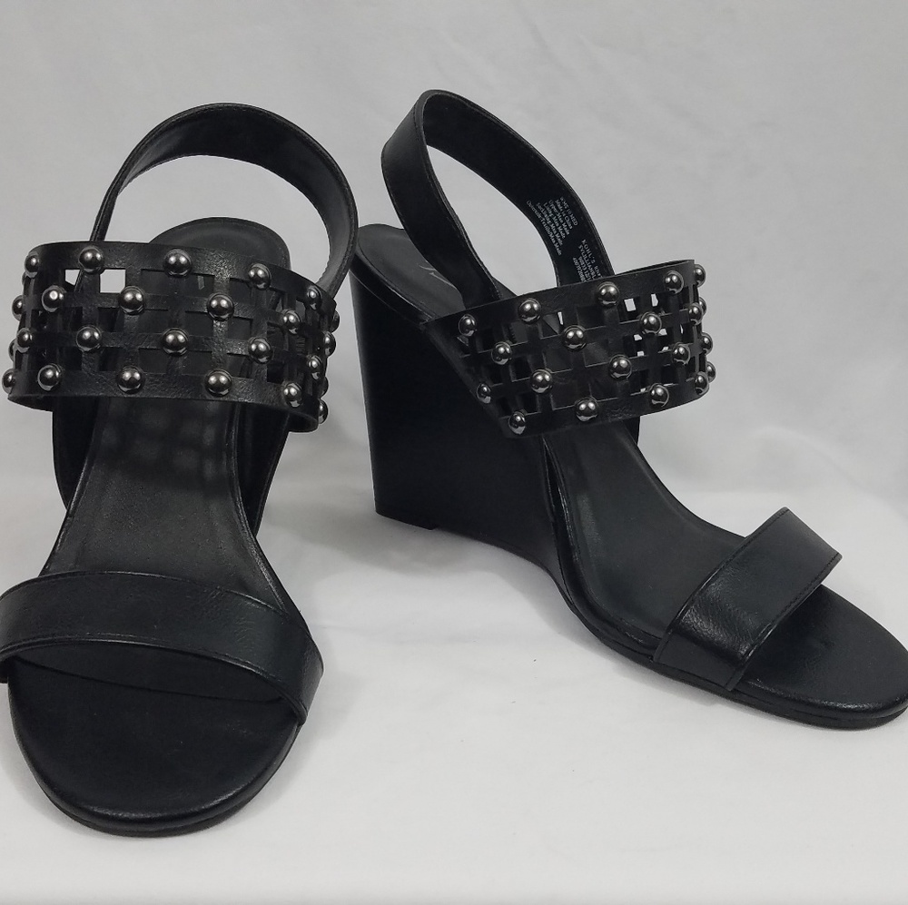 Simply Vera ~ Lillian black sling back wedges 8.5